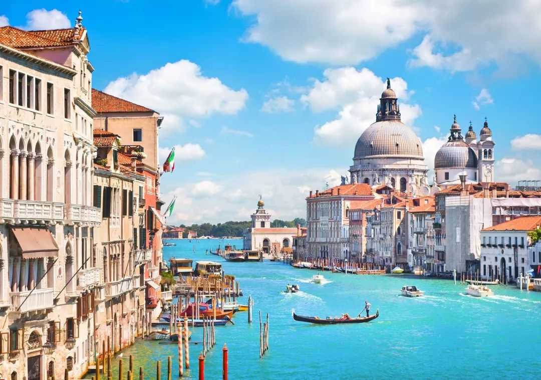 What You Only Realize About Italian Etiquette and Dress Code After Visiting Italy